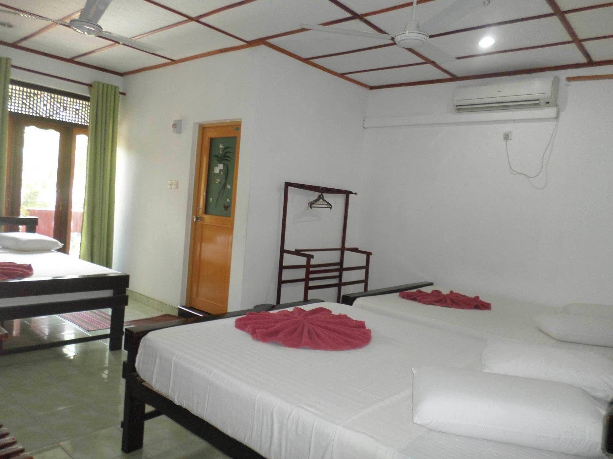 Thilaka City Hotel Anuradhapura Exterior foto