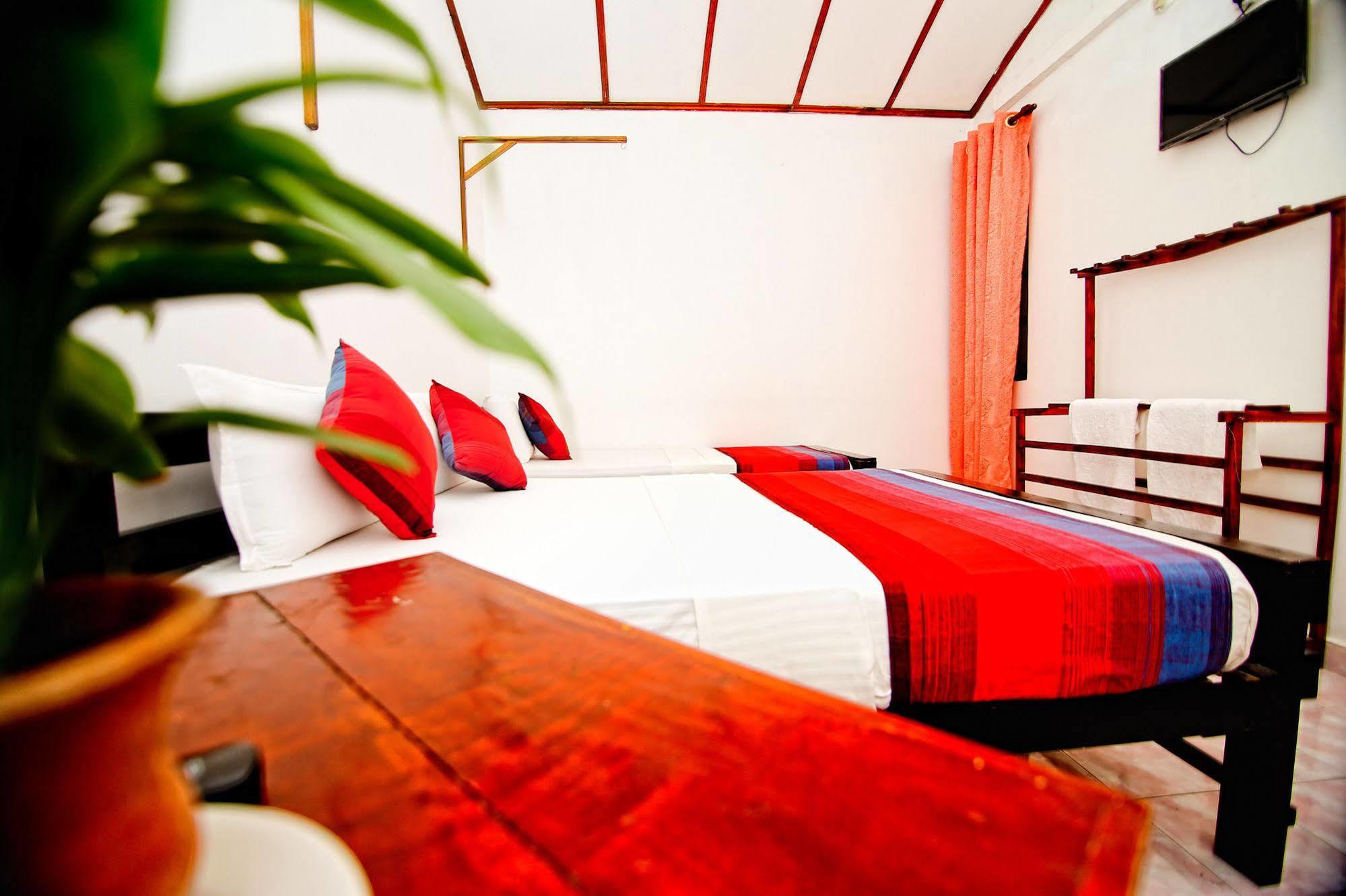 Thilaka City Hotel Anuradhapura Exterior foto